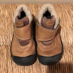 Boys KEEN boots size US 2